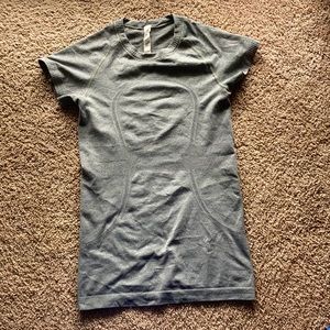 Short sleeve workout shirt